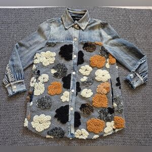 Donna White Coats Denim Shacket With Plush Floral Design Size Small